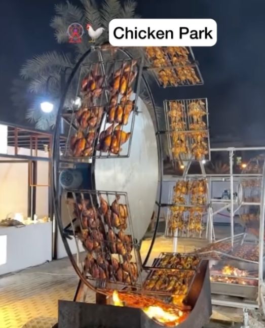 Unik!  Penjual Ayam Bakar Ini Menggunakan Panggangan Mirip Ferris Wheel