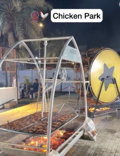 Unik!  Penjual Ayam Bakar Ini Menggunakan Panggangan Mirip Ferris Wheel