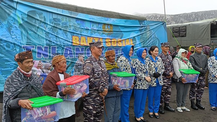 Baksos TNI AL di Gunung Bromo Probolinggo