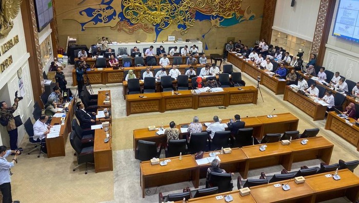 Badan Legislasi (Baleg) DPR dan Menteri Dalam Negeri (Mendagri) Tito Karnavian menggelar rapat kerja mengenai kelanjutan Rancangan Undang-Undang (RUU) Daerah Khusus Jakarta, Rabu (13/3/2024). Rapat itu mengagendakan pembahasan dan dilanjutkan dengan persetujuan tingkat I.
