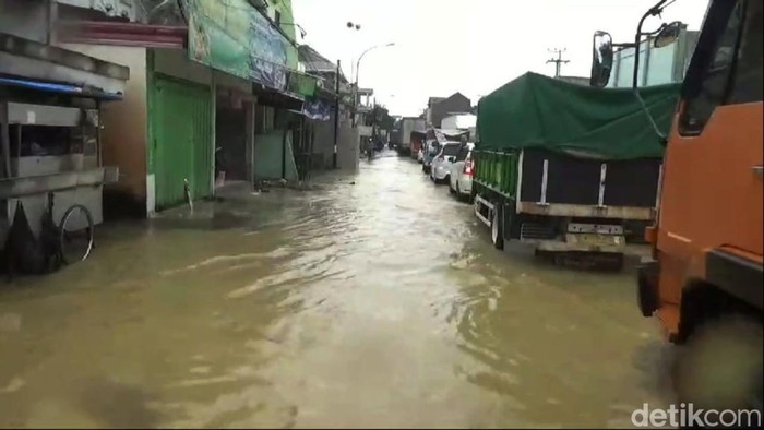 Banjir di Perbatasan Bangkalan-Sampang Belum Surut