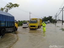 Potret Kemacetan Kendaraan Imbas Banjir di Perbatasan Bangkalan-Sampang