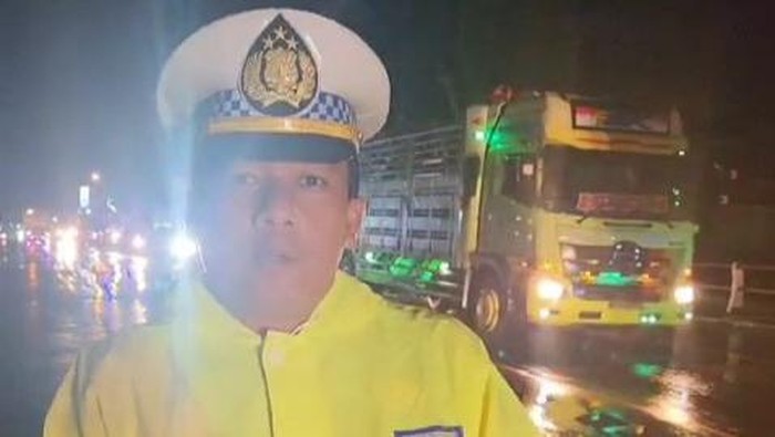 Suasana kepadatan di jalur Pantura Kudus karena kebanjiran, Rabu (13/3/2024)
