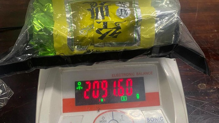 Barang bukti sabu yang diamankan polisi di Pantai Barat Donggala.