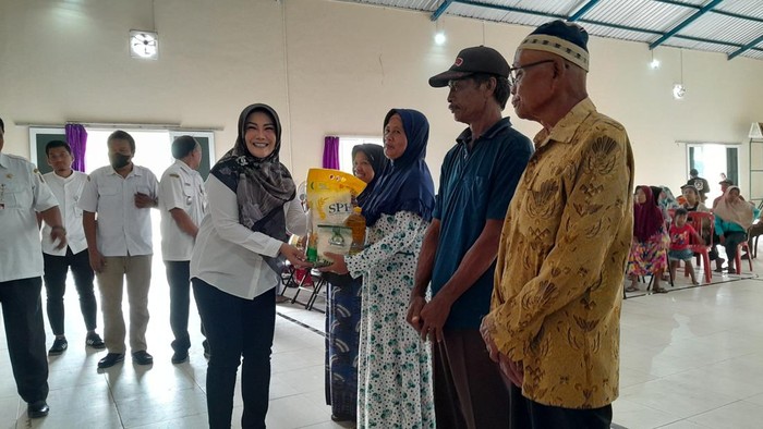 Bazaar pangan murah di Balai Desa Krakitan, Kecamatan Bayat, Rabu (13/3/2024).
