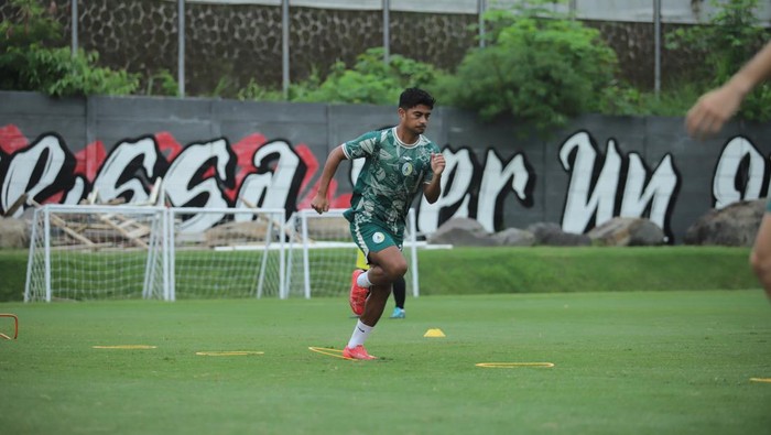 Bek PSS Sleman, Ibrahim Sanjaya. Foto diunggah Rabu (13/3/2024)