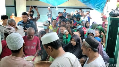 Berburu Bubur Muhdhor Saat Ramadan di Tuban