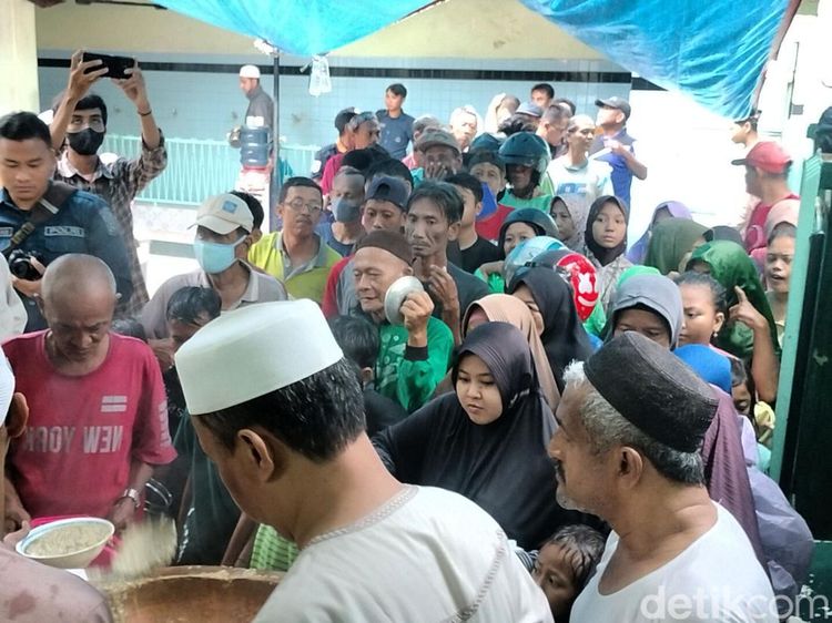 Berburu Bubur Muhdhor Saat Ramadan di Tuban