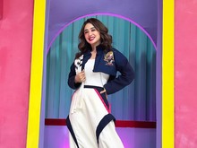 Cara Dewi Perssik Hadapi Bullying Netizen di Media Sosial