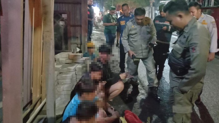 Enam remaja yang diamankan diduga hendak melakukan perang sarung.