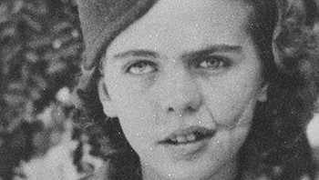 Pada tahun 1941, Albina Mali-Hočevar dari Slovenia bergabung dengan Gerakan Pembebasan Rakyat pada usia 16 tahun. Dia terluka dua kali sebagai pejuang perlawanan pada usia 17 tahun. Selama sisa perang, dia bekerja sebagai perawat. Foto: Boredpanda