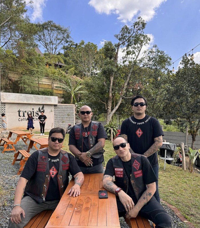 Gary Iskak Hobi Kulineran Bareng Keluarga dan Geng Motor, Ini Potretnya Gary Iskak Hobi Kulineran Bareng Keluarga dan Geng Motor, Ini Potretnya