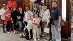 Potret Seru Gary Iskak Kulineran Bareng Keluarga dan Geng Motor