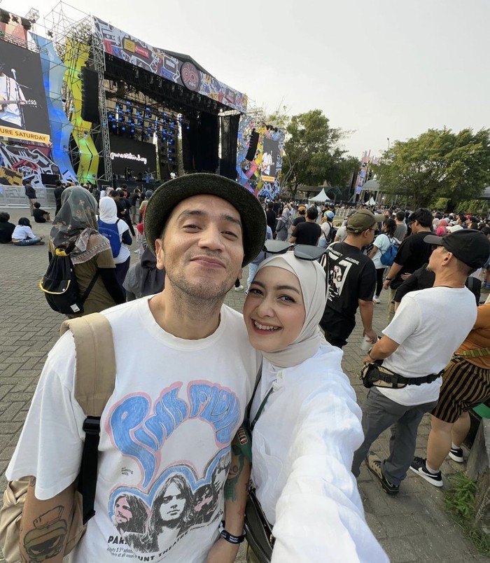 Gary Iskak Hobi Kulineran Bareng Keluarga dan Geng Motor, Ini Potretnya Gary Iskak Hobi Kulineran Bareng Keluarga dan Geng Motor, Ini Potretnya