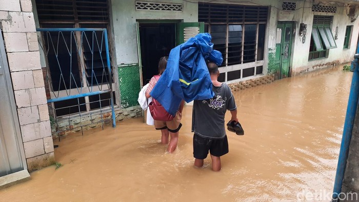 Genangan banjir di permukiman warga Kayen, Pati, Rabu (13/3/2024) siang.