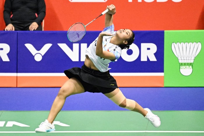 Indonesias Gregoria Mariska Tunjung hits a return against Japans Akane Yamaguchi during their womens singles semi-final match at the Hong Kong Open Badminton tournament 2023 in Hong Kong on September 16, 2023. (Photo by Peter PARKS / AFP)