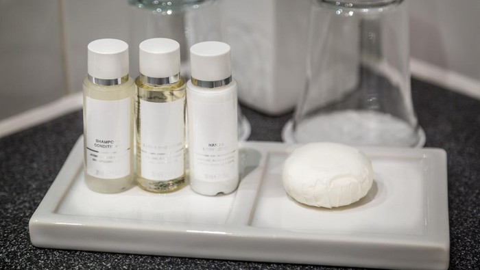 Luxury hotel shampoo and conditioner