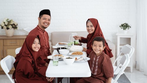 Ilustrasi Sahur atau Buka Puasa Bareng Keluarga