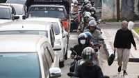 Kemacetan terjadi karena sebagian besar warga Jakarta mulai kembali bekerja.  