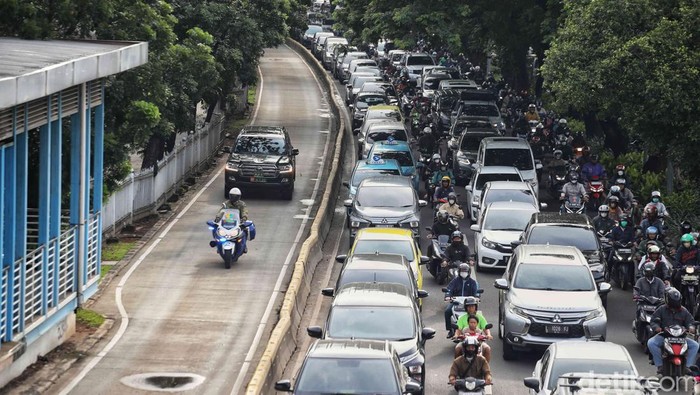 Potret Jakarta Kembali Macet di Hari Kedua Ramadan