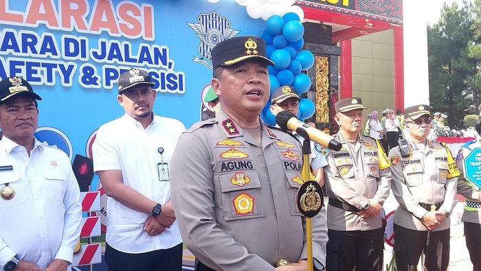 Kapolda Sumut Irjen Agung Setya Imam usai apel Operasi Keselamatan Toba 2024. (Finta Rahyuni/detikSumut)