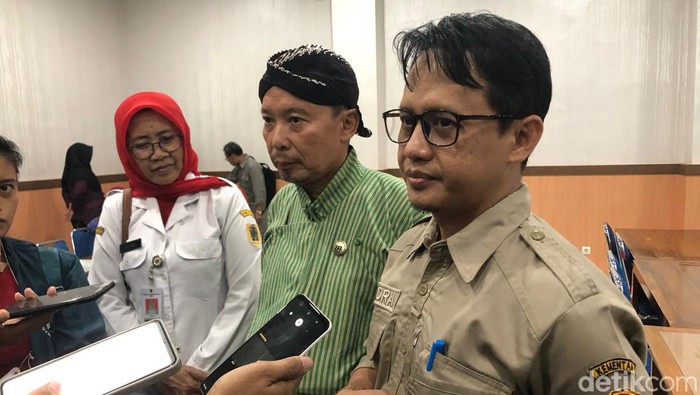 Kepala BBVet Hendra Wibawa, Plt DPKP DIY Hery Sulistio Hermawan, dan Kepala DKPP Klaten Widiyanti di Kantor DPKP DIY, Rabu (13/3) petang.