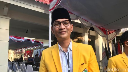 Ketua DPD I Partai Golkar NTB yang juga Wali Kota Mataram Mohan Roliskana