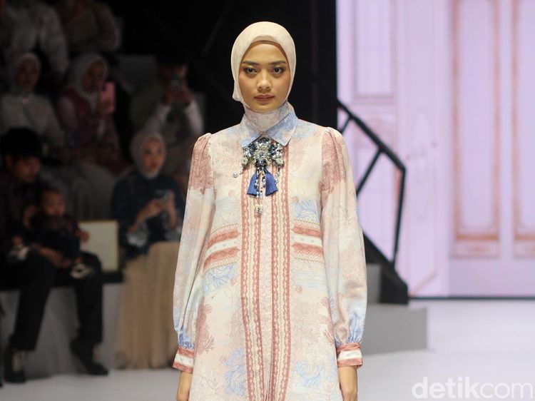 10 Koleksi Baju Lebaran dari Klamby, Busana Raya Motif Keindahan Indonesia