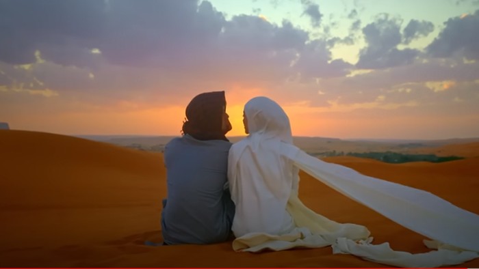 Lesti Kejora merilis lagu religi kedua berjudul Mencintaimu Karena Allah. Video musiknya trending di YouTube music.
