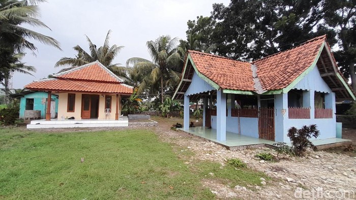 Makam Mbah Bungkus di Pangandaran.