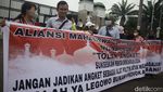 Massa Dua Kubu Terkait Pemilu 2024 Berunjuk Rasa di Depan DPR