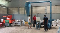 Program pengelolaan dan pemanfaatan sampah yang diinisiasi oleh ITPLN bertujuan untuk mengubah sampah menjadi Refuse Derived Fuel (RDF) yang akan digunakan sebagai bahan bakar tambahan (cofiring) untuk Pembangkit Listrik Tenaga Uap (PLTU). Langkah ini diharapkan dapat memberikan manfaat sosial, ekonomi, dan lingkungan yang signifikan bagi masyarakat sekitarnya. 