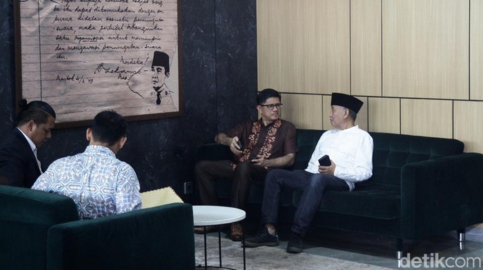 Merasa Dicurangi soal Perolehan Suara, Mantan Ketua KPK Agus Rahardjo Lapor Bawaslu Ketua KPK periode 2015-2019, Agus Rahardjo melaporkan hasil dugaan kecurangan pemilu yang terjadi padanya dengan mendatangi Badan Pengawas Pemilu (Bawaslu) RI, Jl MH Thamrin, Jakarta Pusat, Rabu (13/3/2024).