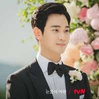 Untuk diketahui, drama Korea Crash Landing On You yang menjadi ajang cinta lokasi Hyun Bin dan Son Ye Jin digarap oleh penulis naskah yang sama dengan drama Korea Queen of Tears, Park Ji Eun. Foto: dok. tvN