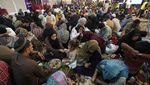 Ramainya Makan Sahur Gratis di Karachi Pakistan