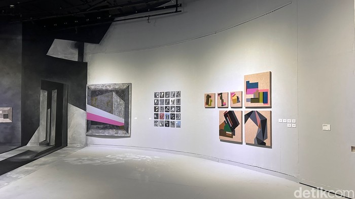 Pameran Tunggal Bunga Yuridespita di Komunitas Salihara, Jakarta Selatan.