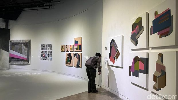 Pameran Tunggal Bunga Yuridespita di Komunitas Salihara, Jakarta Selatan.