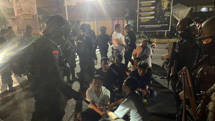 Para pelaku judi yang diamankan dari lokasi judi di Deli Serdang. (Dok Polda Sumut)