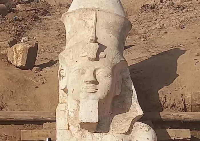 Penemuan Bagian Atas Patung Raksasa Raja Ramses II
