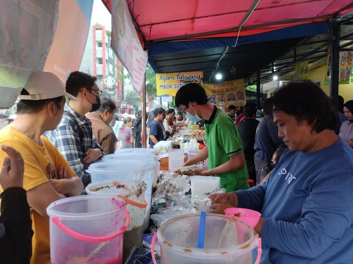 Pedagang takjil di Pasar Benhil