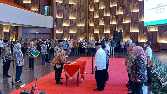 Menteri PUPR Basuki Hadimuljono melantik Komisioner dan Deputi Komisioner BP Tapera, Rabu (13/3/2024).