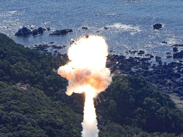 Detik-detik Roket Jepang Meledak Sesaat Peluncuran Menuju Orbit