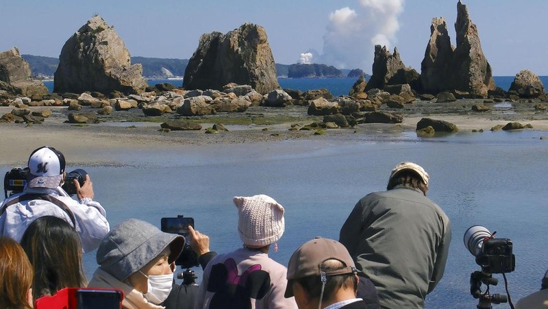 Japan's Space One's small, solid-fueled Kairos rocket exploded shortly after its inaugural launch at Space One's launching pad on the tip of Kii peninsula in Kushimoto town, Wakayama prefecture, Japan March 13, 2024, in this photo taken by Kyodo. Mandatory credit Kyodo via REUTERS ATTENTION EDITORS - THIS IMAGE WAS PROVIDED BY A THIRD PARTY. MANDATORY CREDIT. JAPAN OUT. NO COMMERCIAL OR EDITORIAL SALES IN JAPAN