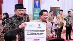 Perkuat Ekonomi Umat, BSI Serahkan Zakat Rp 222 Miliar