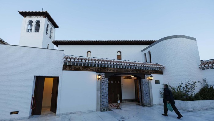 GRANADA, SPAIN - MARCH 12: People pray inside the mosque of Granada during the Muslim holy fasting month of Ramadan in Granada, Spain on March 12, 2024. (Photo by Alex Camara/Anadolu via Getty Images)