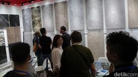 Pengunjung melihat China Trade Fair Indonesia ke-6 atau pameran perdagangan Tiongkok di JIExpo Kemayoran Jakarta, Rabu (13/3/2024).