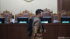 Potret SYL Jalani Sidang Eksepsi, Minta Dibebaskan dari Tahanan