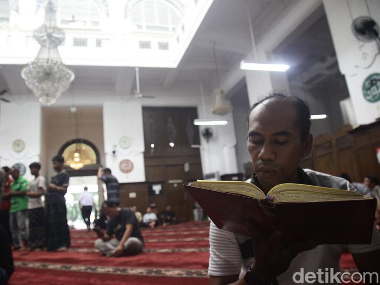 Potret Umat Islam Perbanyak Ibadah di Bulan Suci Ramadan