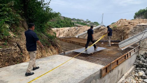 Proyek vila yang melenyapkan aliran sungai di Ungasan, Badung, Bali, disegel.