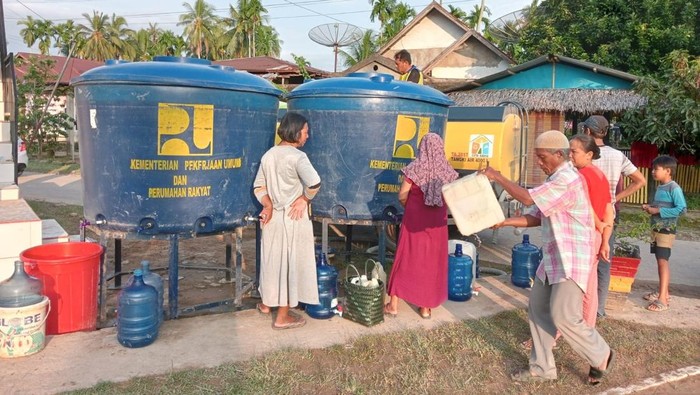 PUPR Beri Bantuan Air Bersih.